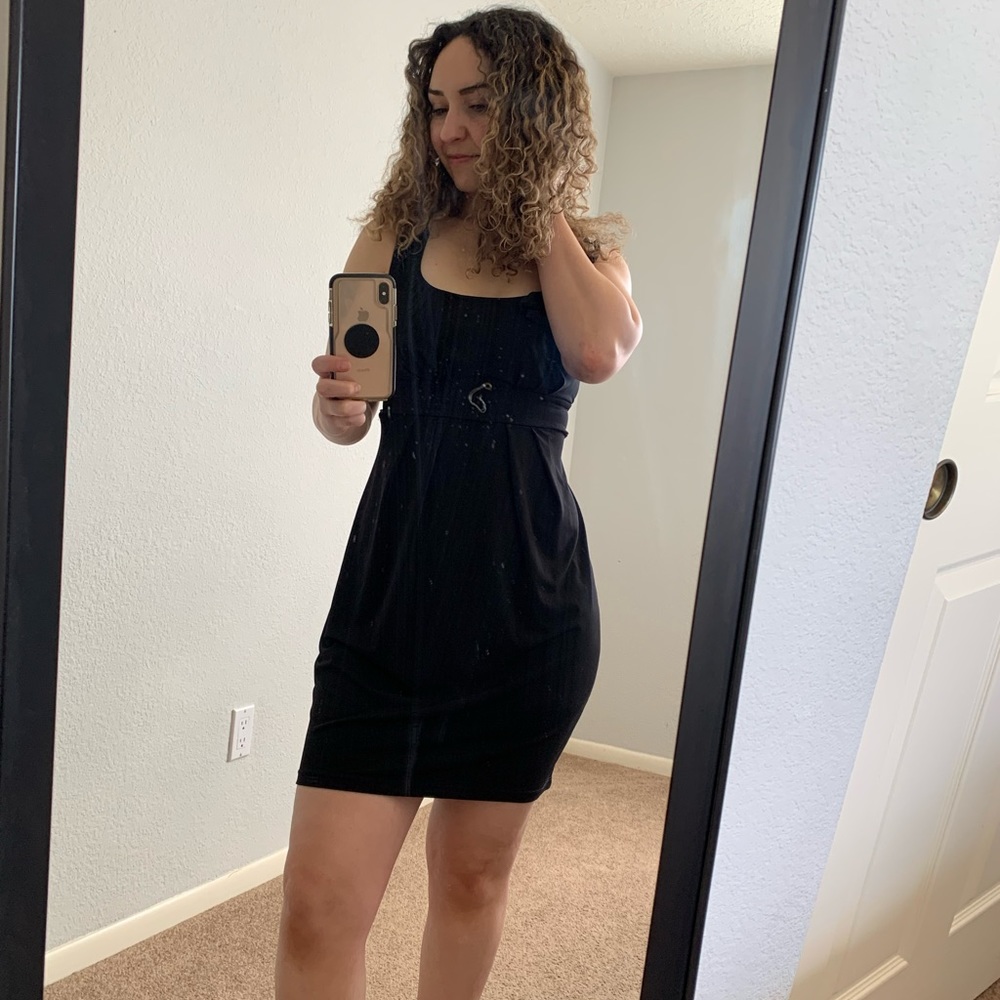 Comfortable stretchy material, very flattering.